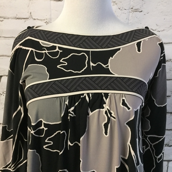 Gorgeous BCBG MaxAzria Dress - Picture 2 of 5